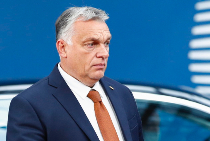 Orbán, il magiaro con il piede in due scarpe